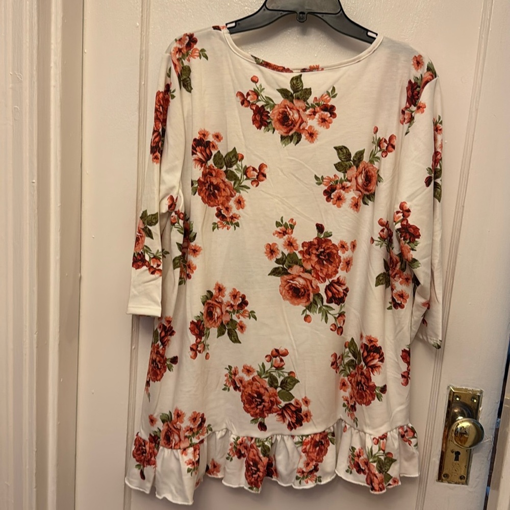 New Simply irresistible plus tunic ruffle top 1X. - Picture 5 of 5